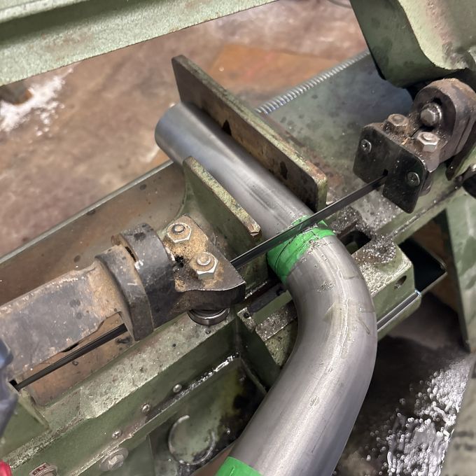 MC_01 build archive: Tube in the horizontal band saw, trimmed to length