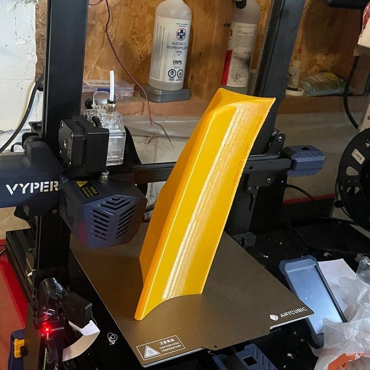 Spoiler test print, on print bed